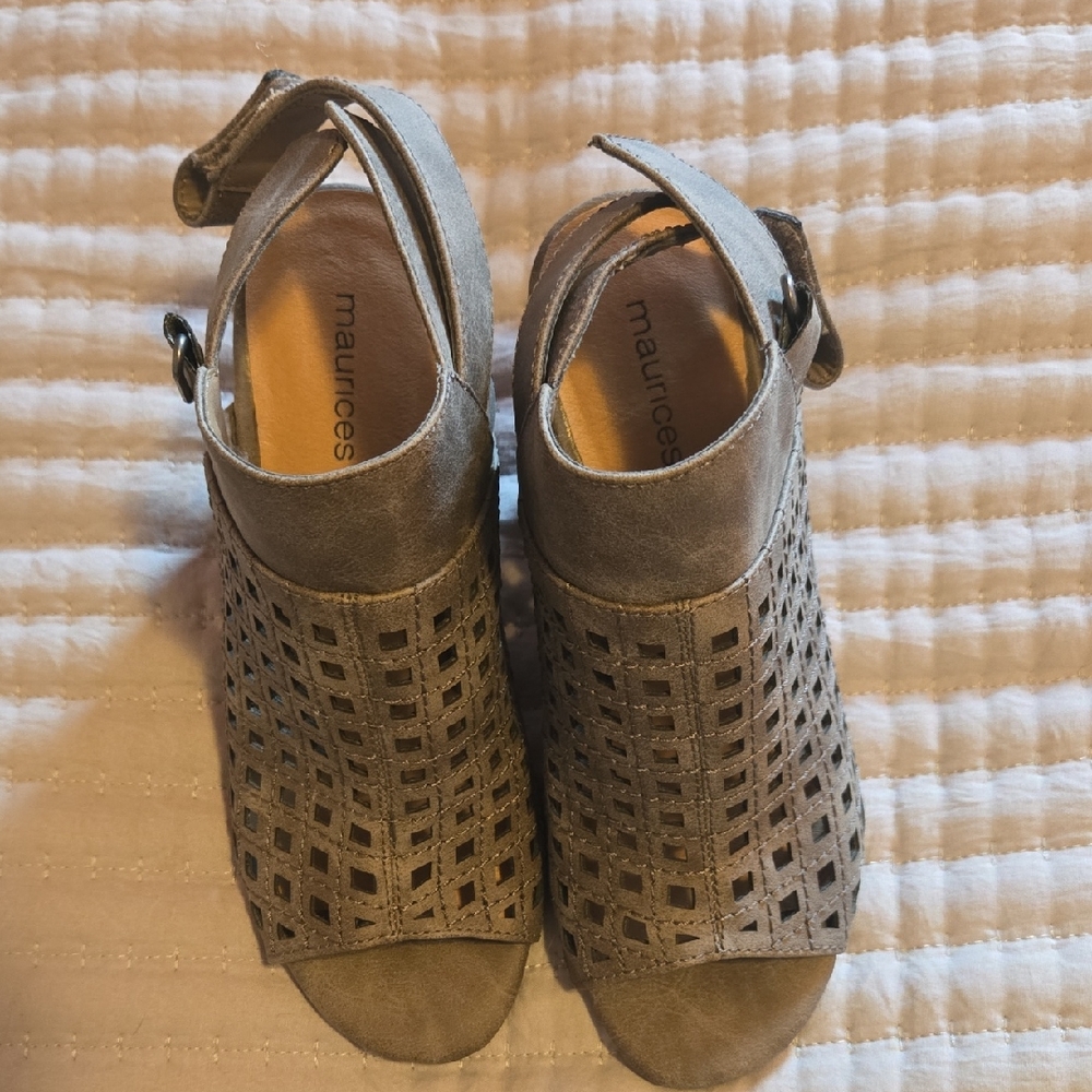 Maurices Gray Sandals with Breathable Design